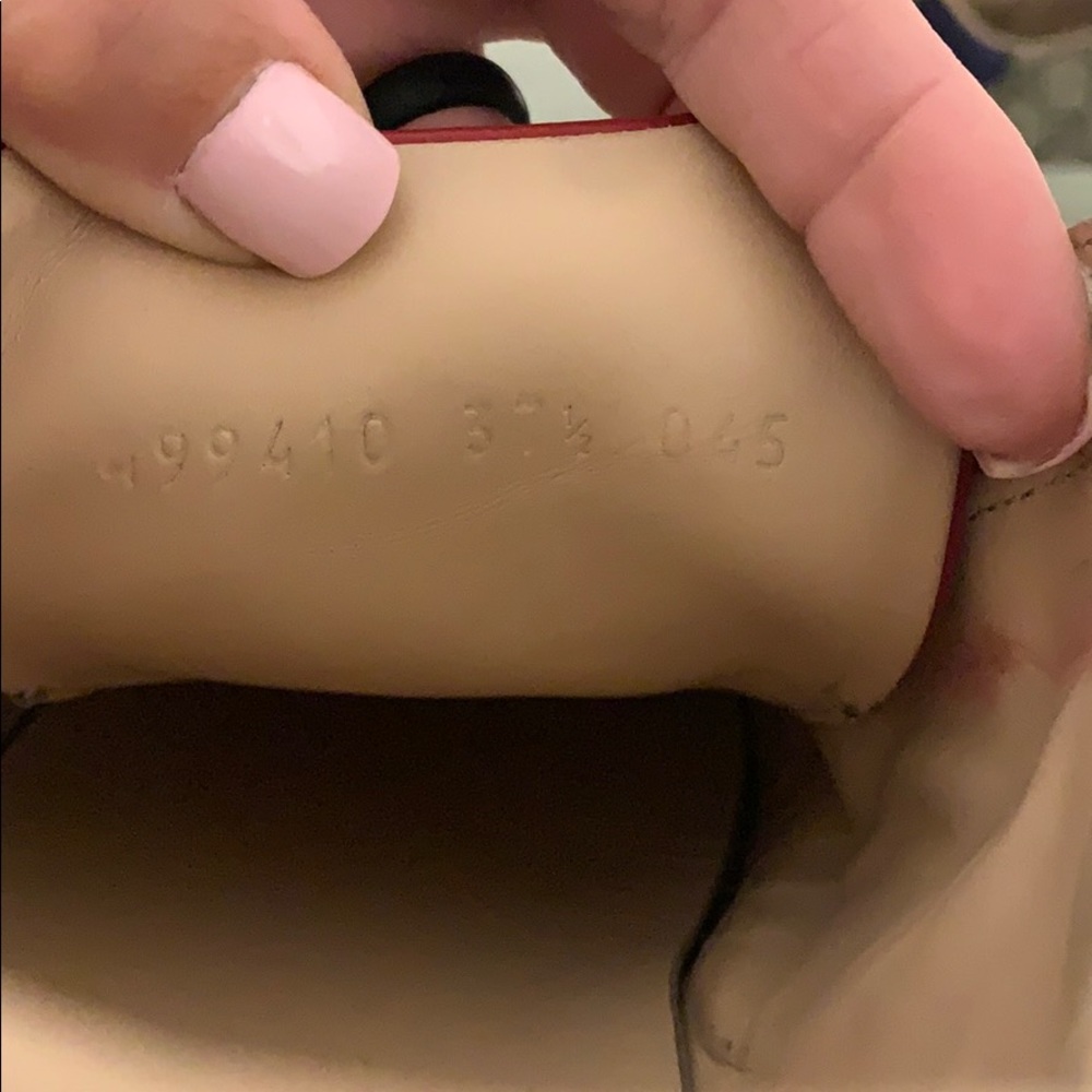 Inside tag of Gucci sneaker